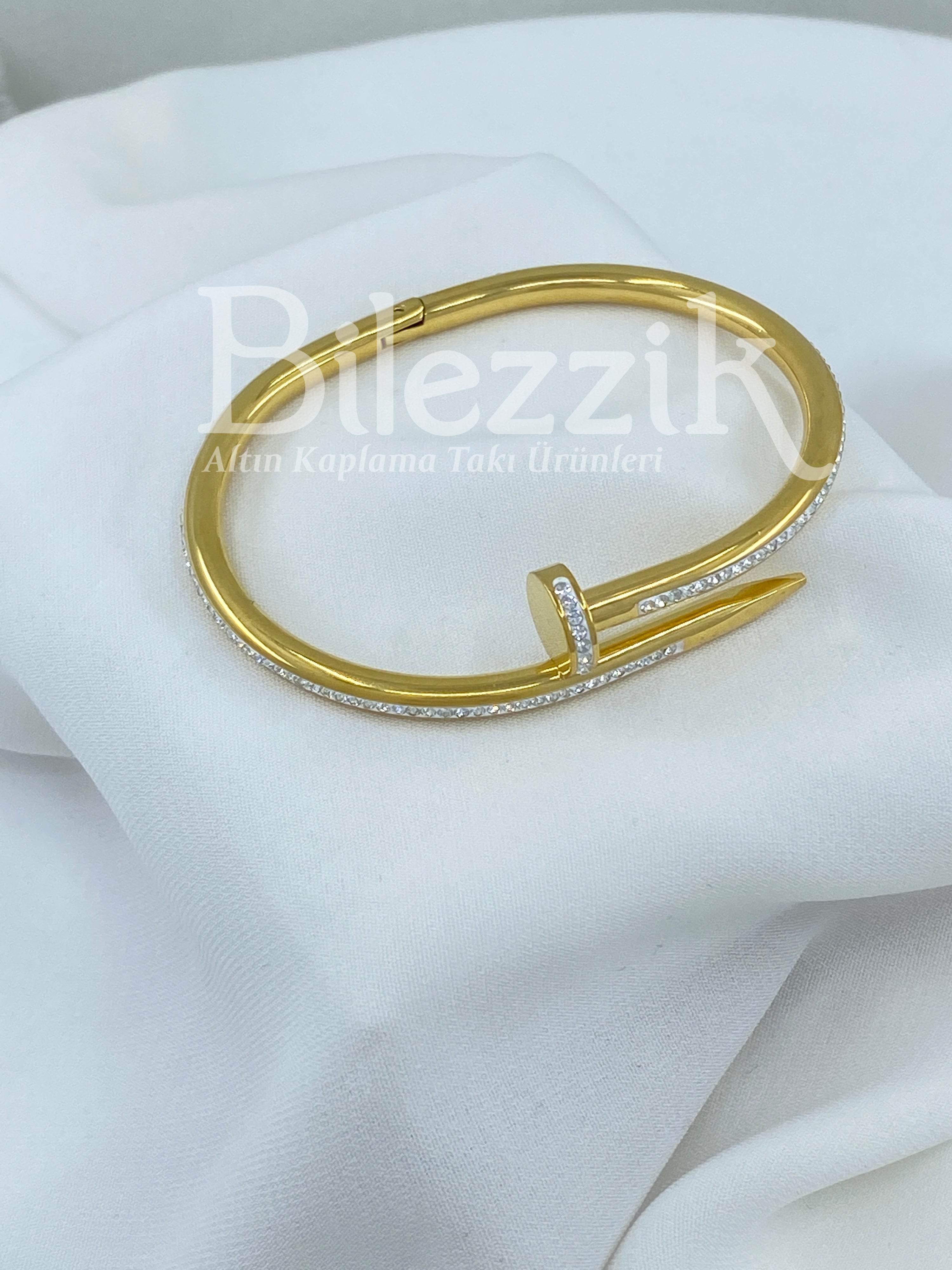 Çivili Cartier Kelepçe Modelimiz